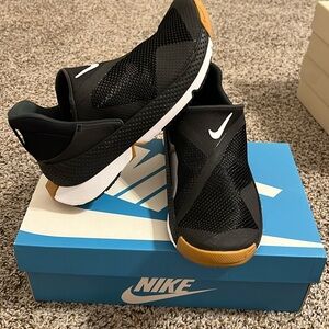 Nike Go Flyease Sneakers